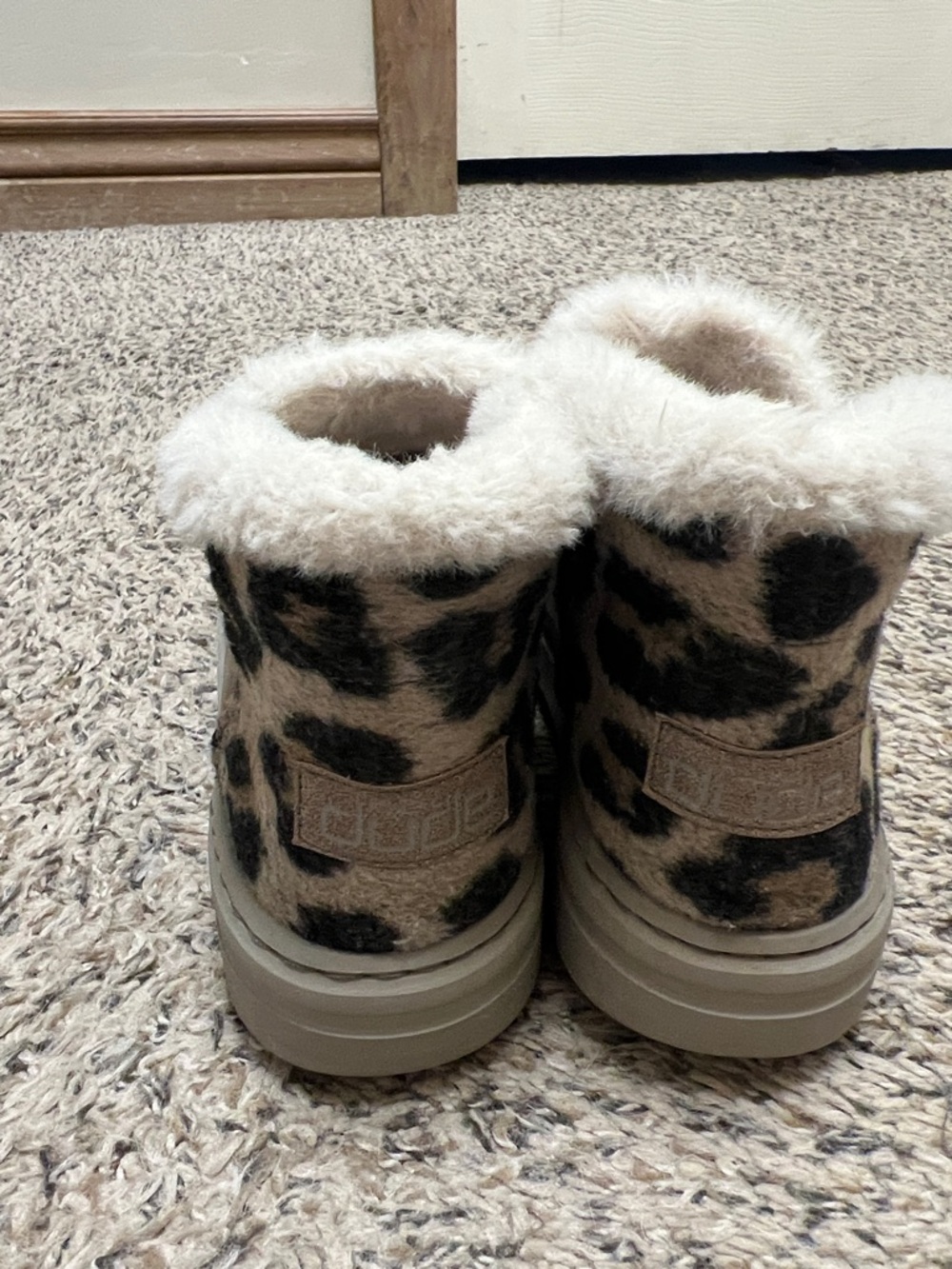 Hey Dude Denny grip Taupe suede Faux Fur Clog Mules - Picture 2 of 5